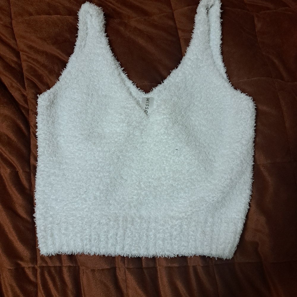 🎀2/$25 MissCosy Fuzzy Top